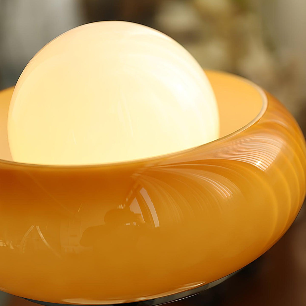 Solise Tischleuchte aus Glas im Retro-Vintage-Stil