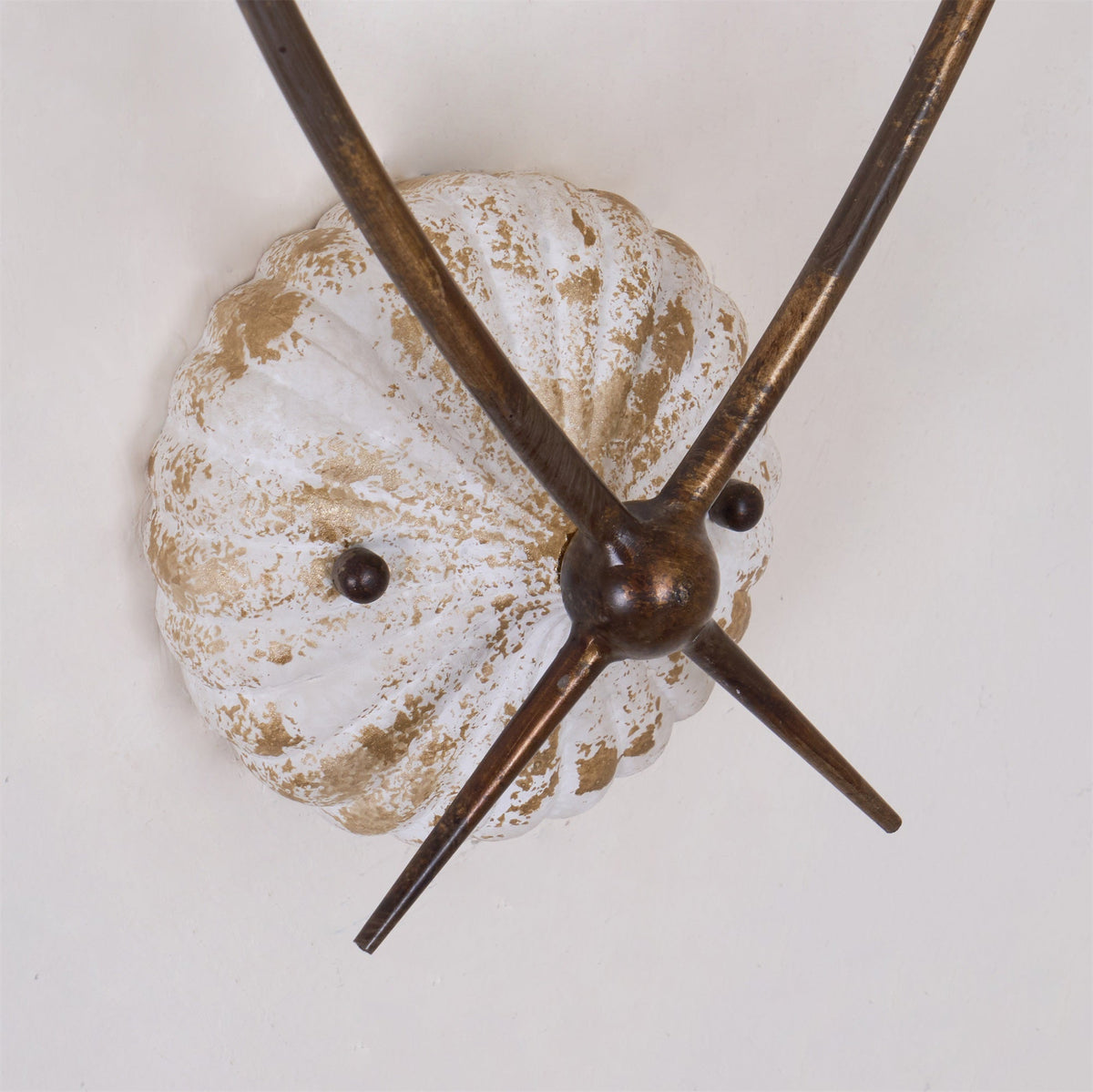 Rinirise Wandleuchte aus Holz