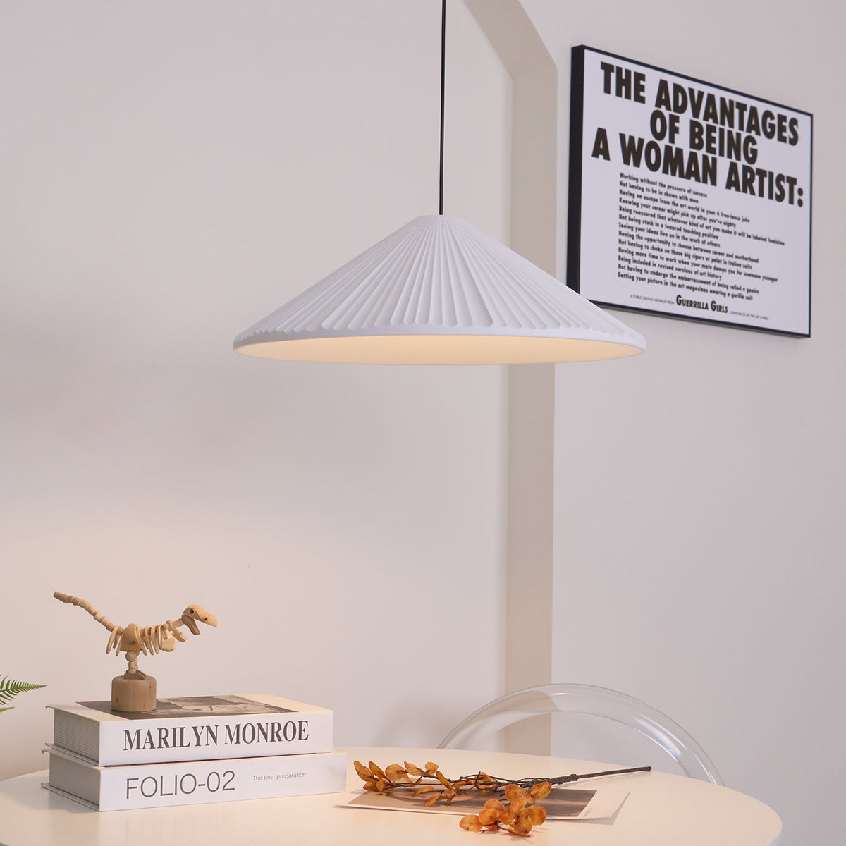 Cone Hat Kunstharz-Pendelleuchte