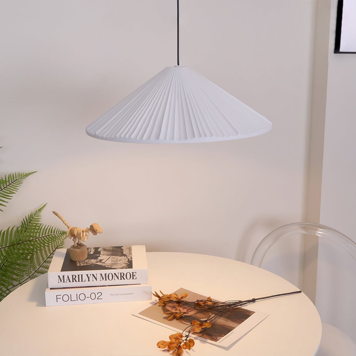 Cone Hat Kunstharz-Pendelleuchte
