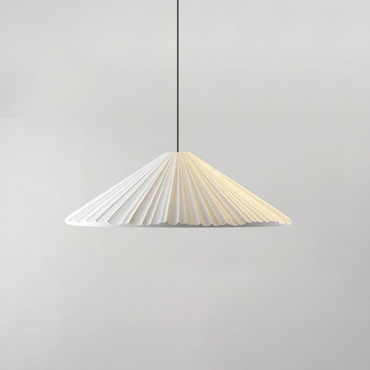 Cone Hat Kunstharz-Pendelleuchte