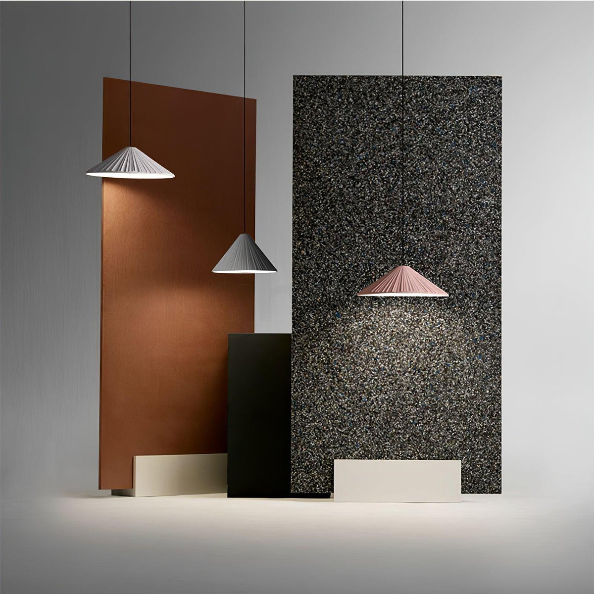 Cone Hat Kunstharz-Pendelleuchte