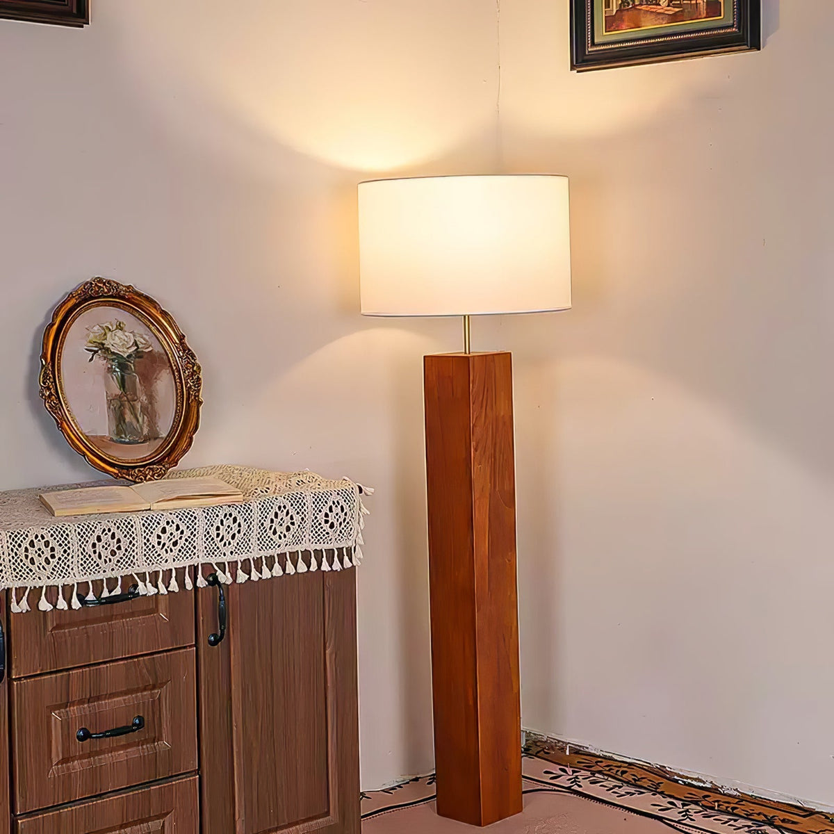 Timberline Stoff- und Holz-Stehleuchte