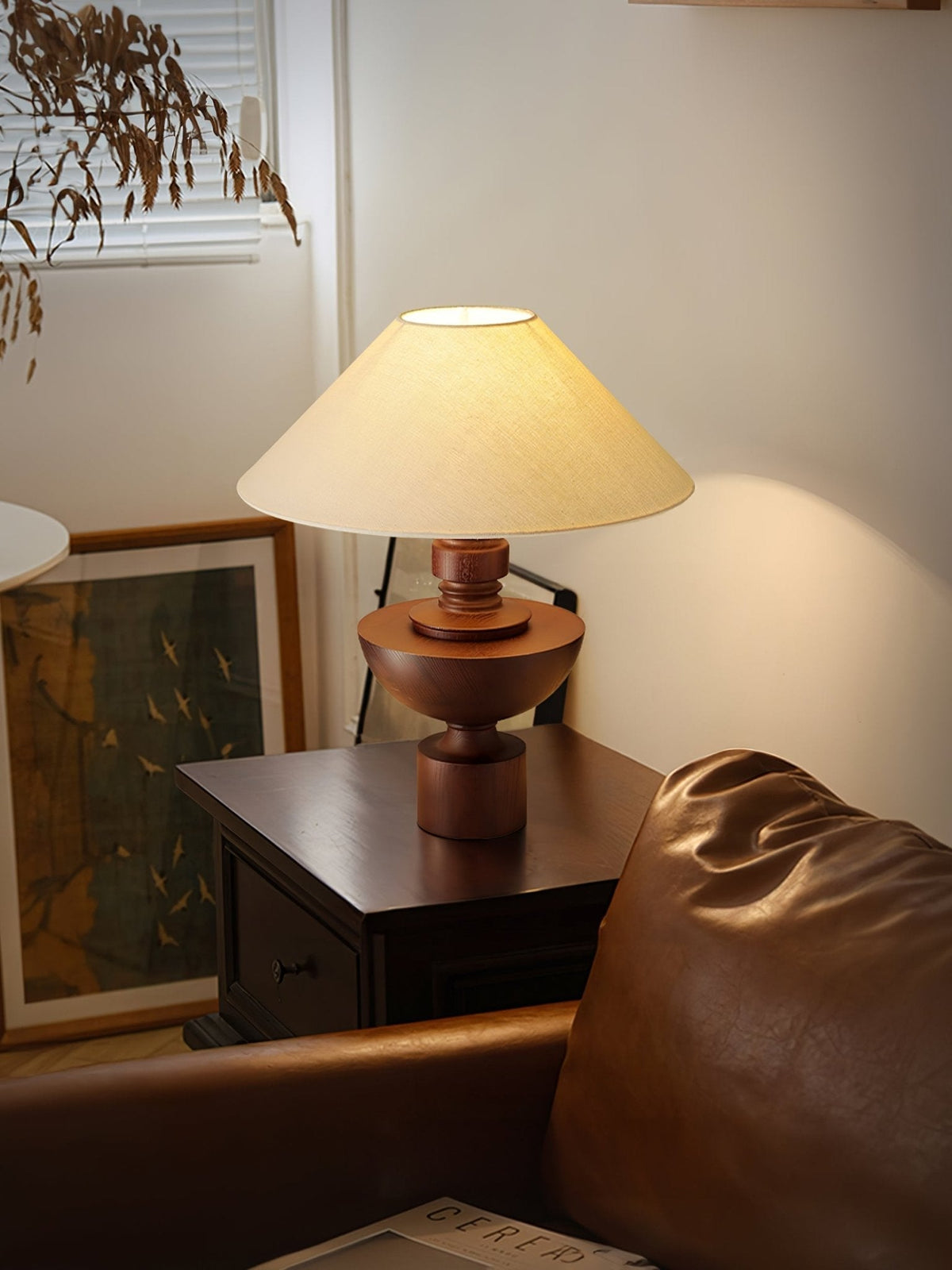 Dunell Tischleuchte aus Holz und Stoff im Vintage-Stil
