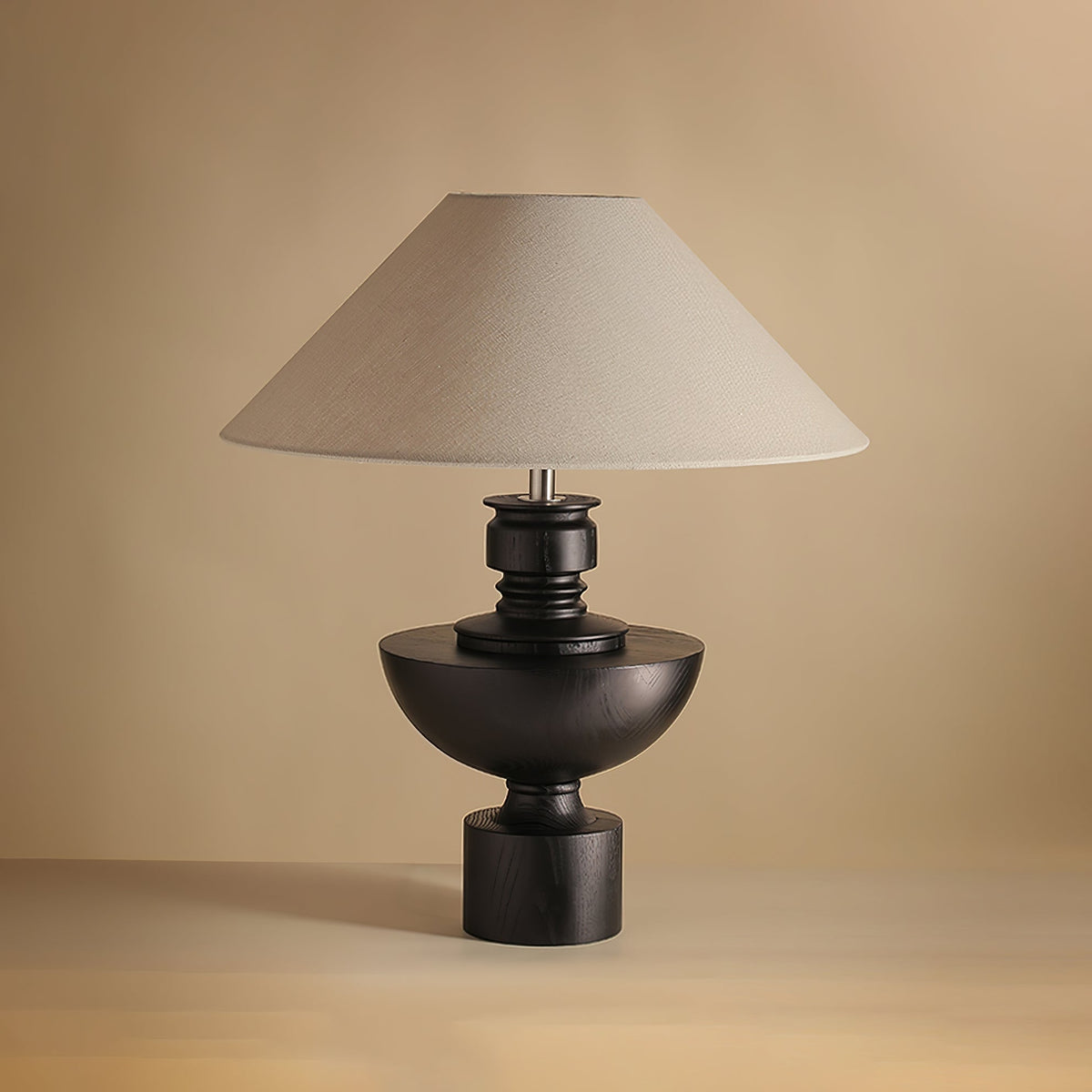 Dunell Tischleuchte aus Holz und Stoff im Vintage-Stil