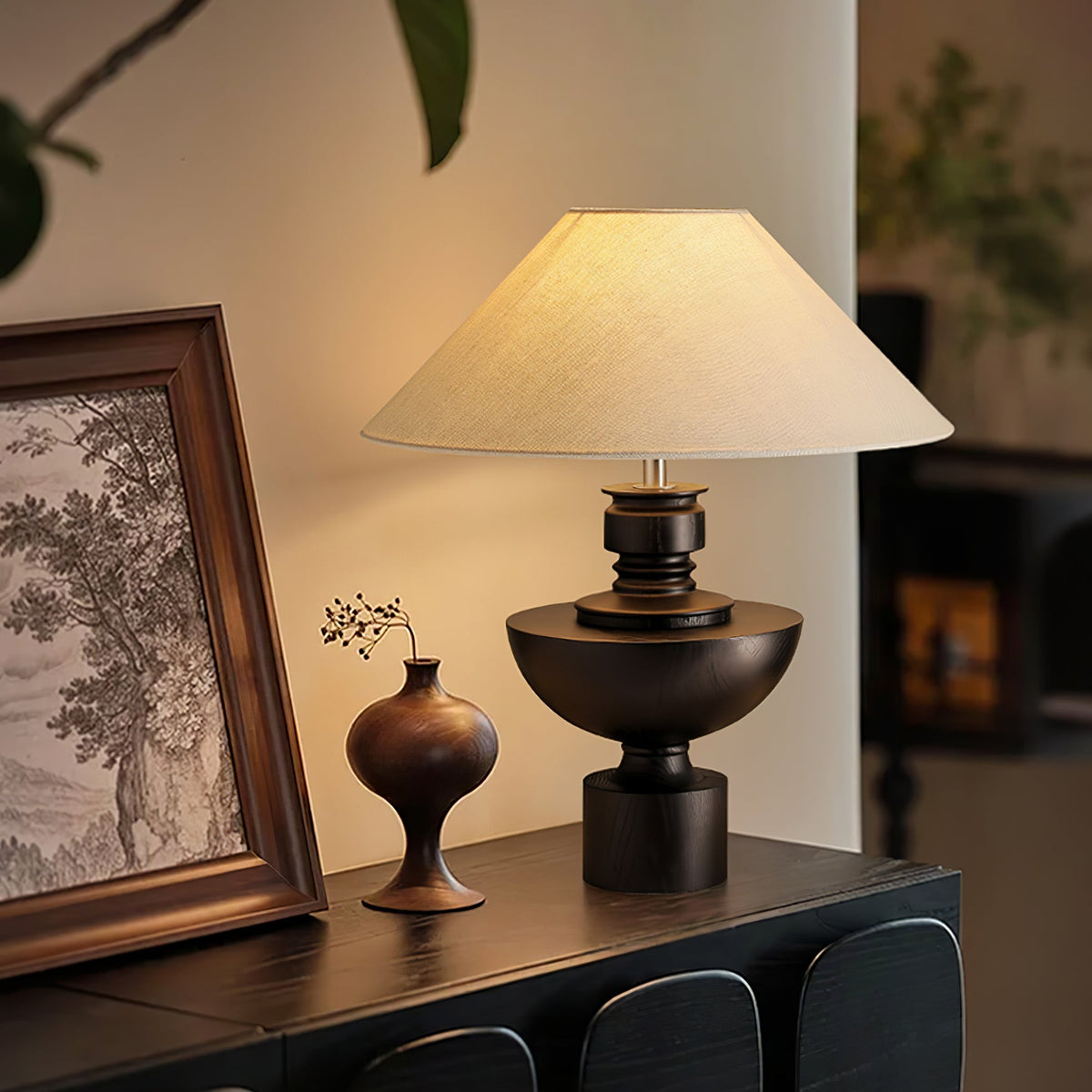Dunell Tischleuchte aus Holz und Stoff im Vintage-Stil
