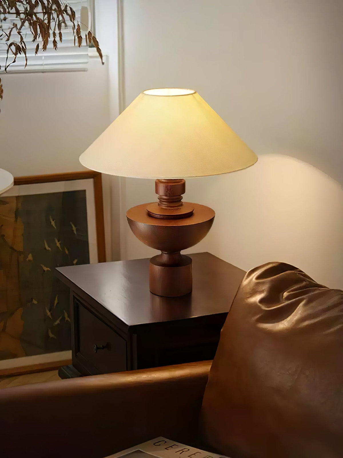 Dunell Tischleuchte aus Holz und Stoff im Vintage-Stil