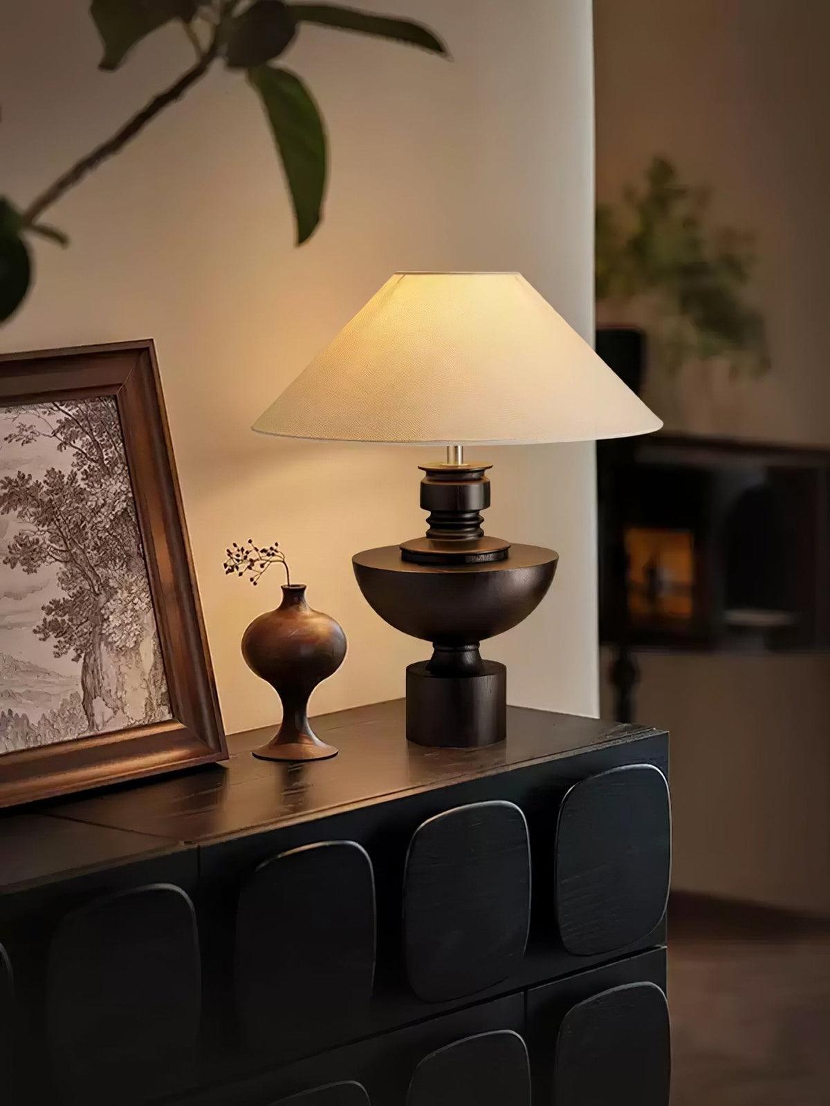 Dunell Tischleuchte aus Holz und Stoff im Vintage-Stil