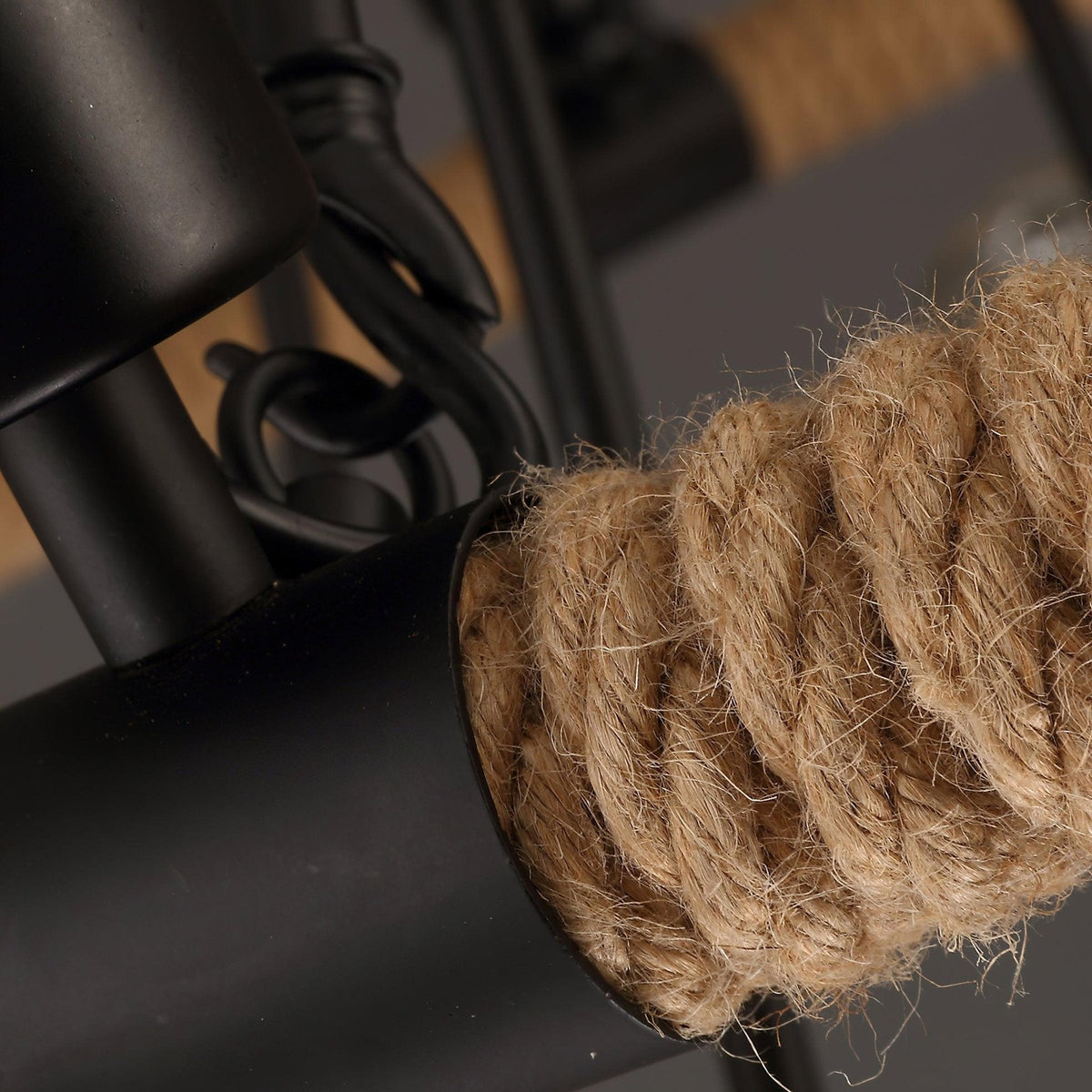 Novien Kronleuchter aus Hanfseil im industriellen Runddesign