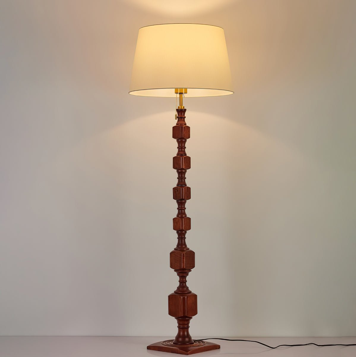 Sylarelle Hexas Stehleuchte aus Holz
