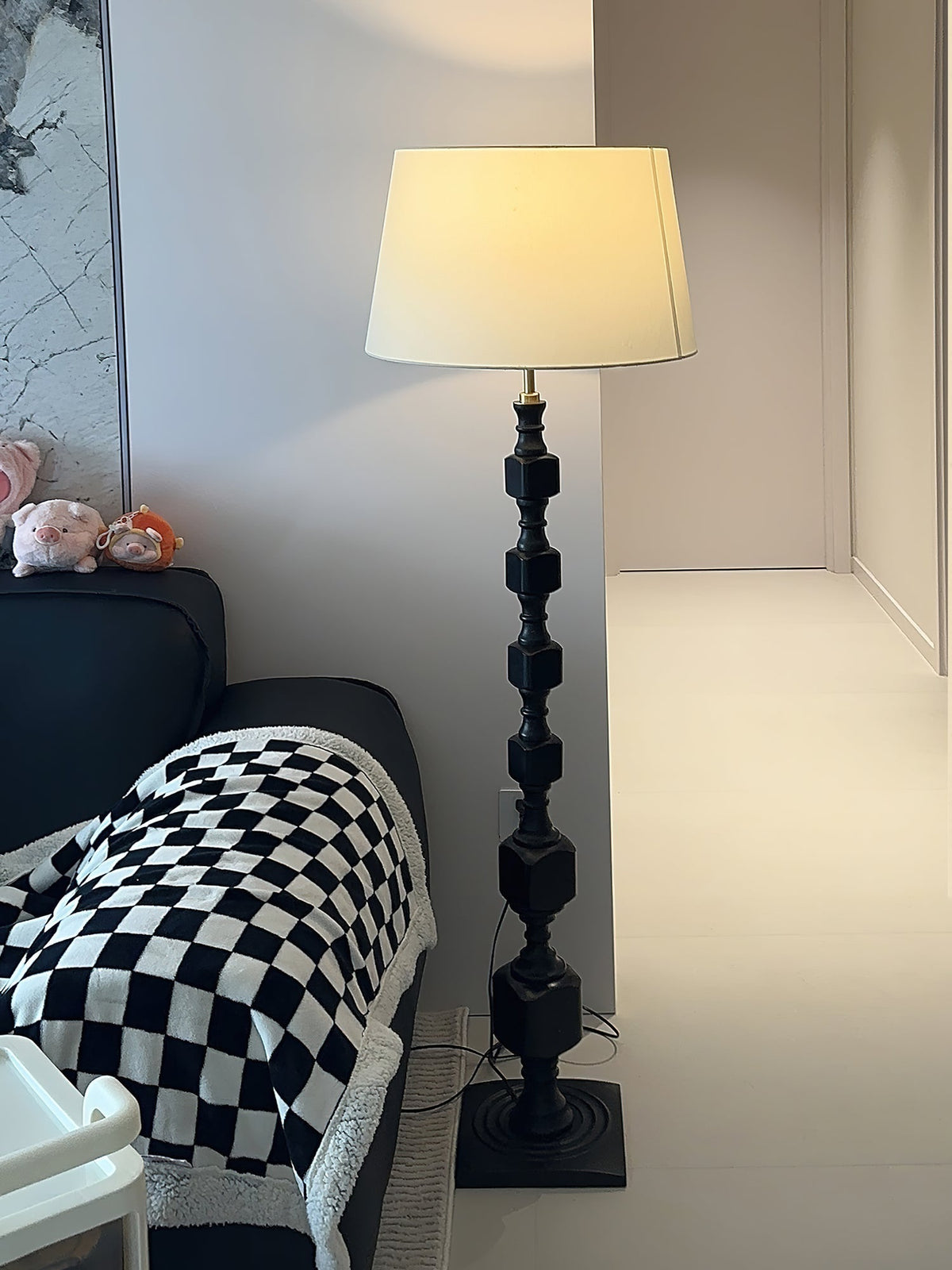 Sylarelle Hexas Stehleuchte aus Holz