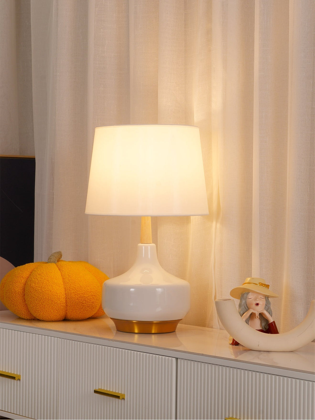Lennon Minimalistische Kunstharz-Tischlampe