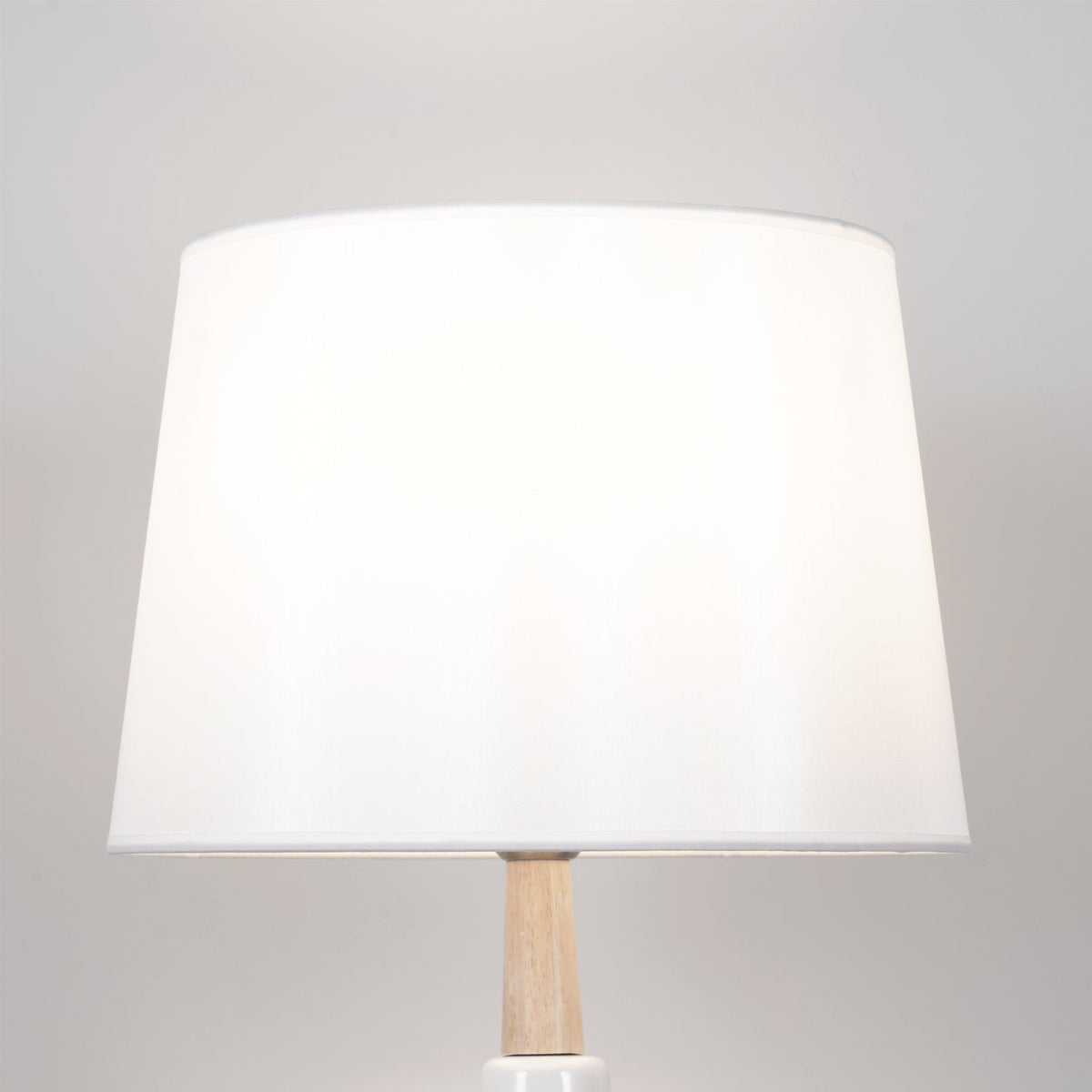 Lennon Minimalistische Kunstharz-Tischlampe