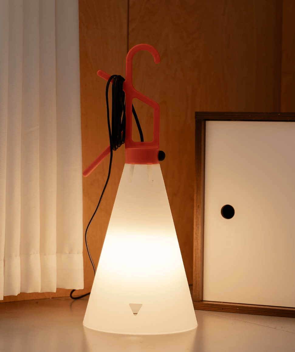 Hook Tischlampe mit Kegel