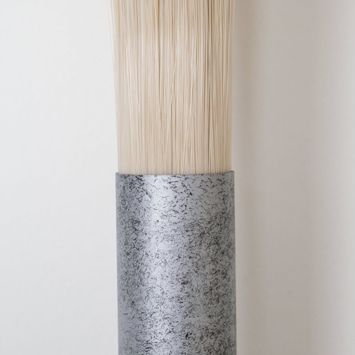 Aurelielle Wandleuchte aus Pferdehaar in Messing