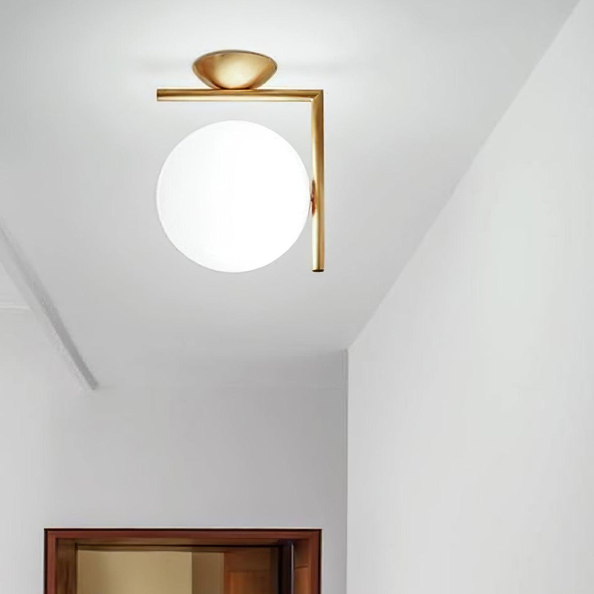 Joanna zeitgenössische minimalistische Opal-geblasene-Glas-Wandleuchte