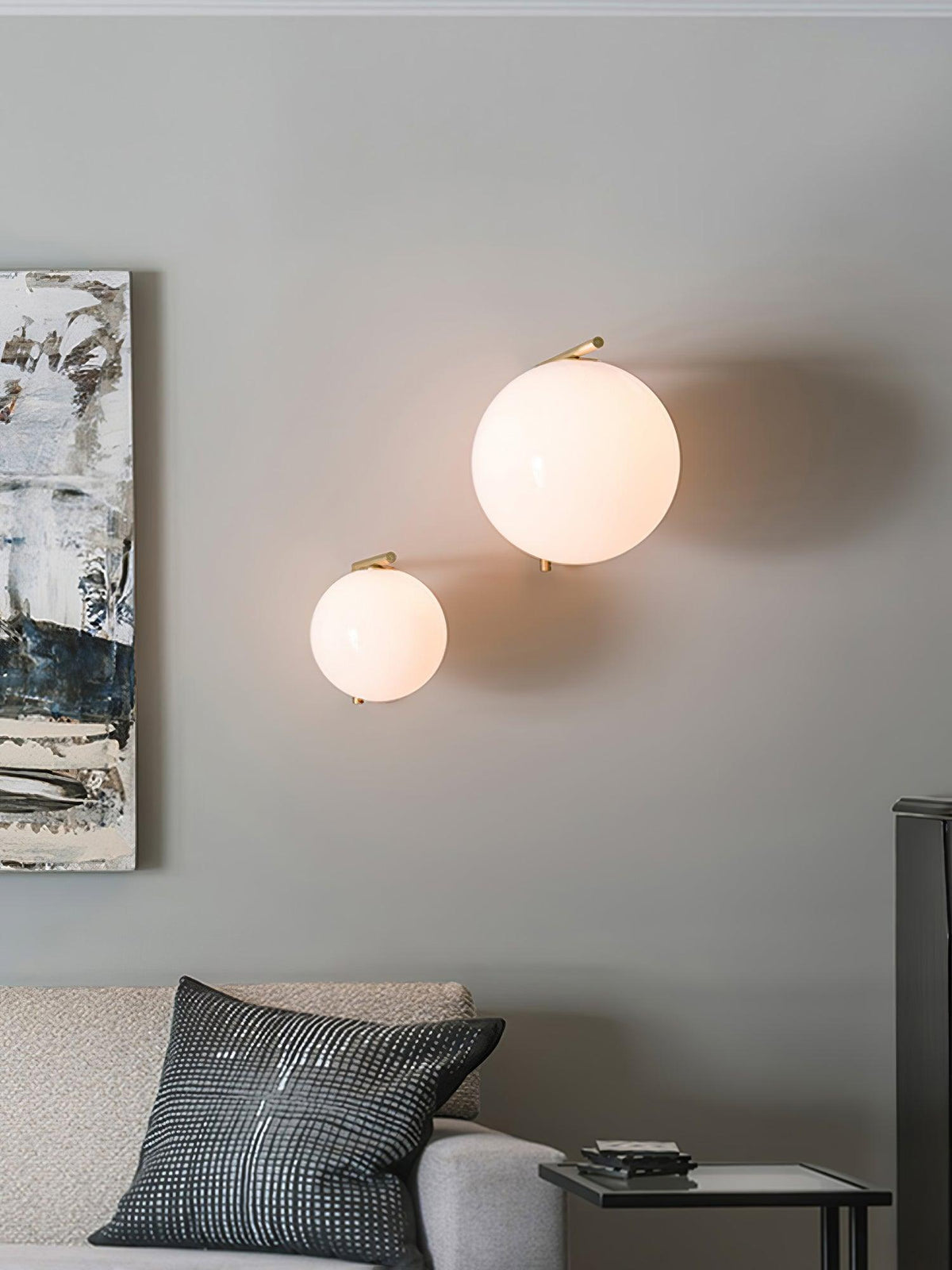 Joanna zeitgenössische minimalistische Opal-geblasene-Glas-Wandleuchte