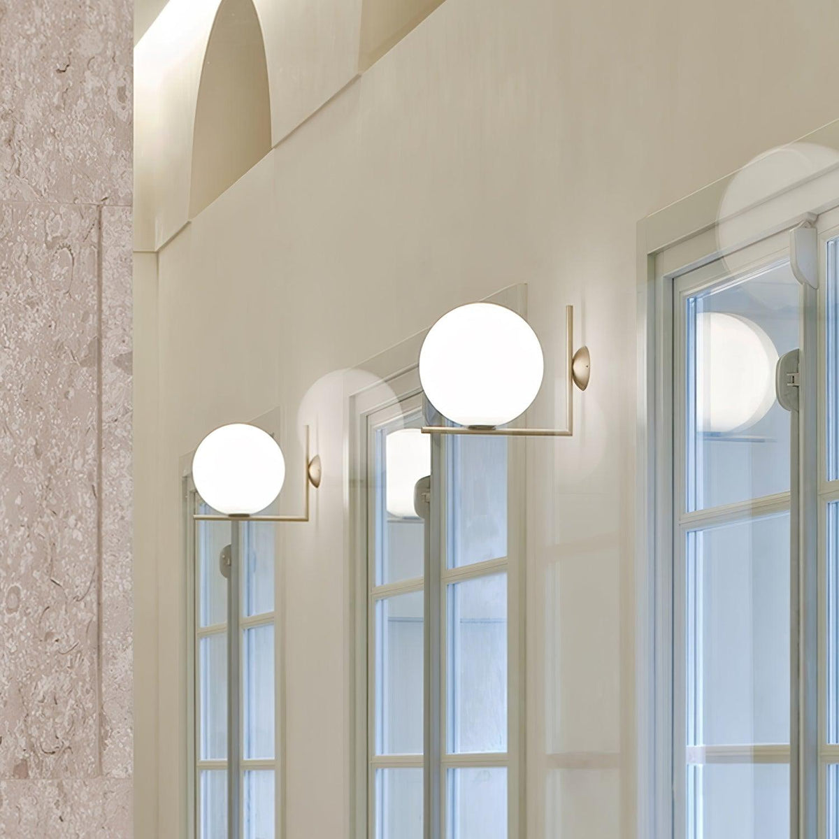Joanna zeitgenössische minimalistische Opal-geblasene-Glas-Wandleuchte