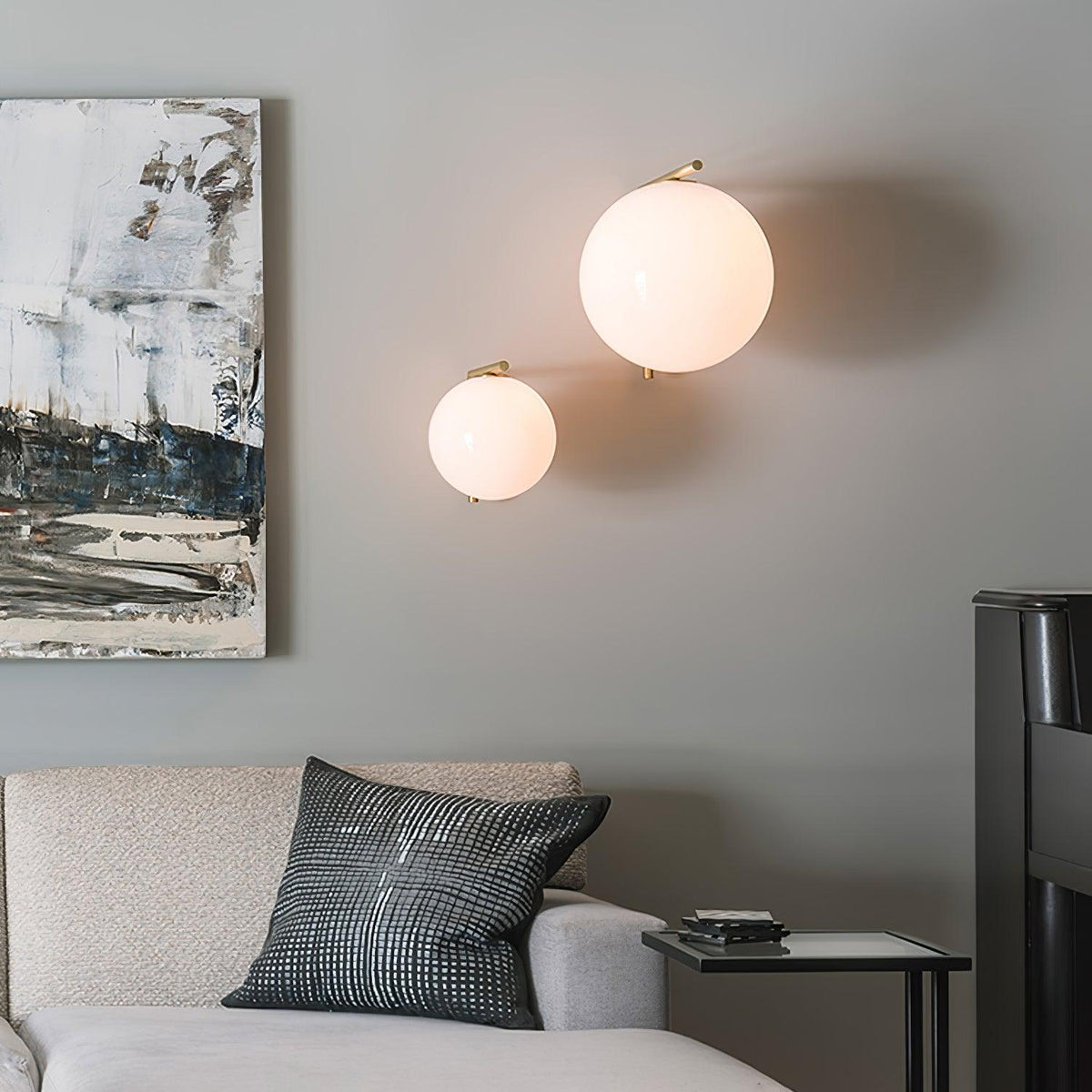 Joanna zeitgenössische minimalistische Opal-geblasene-Glas-Wandleuchte