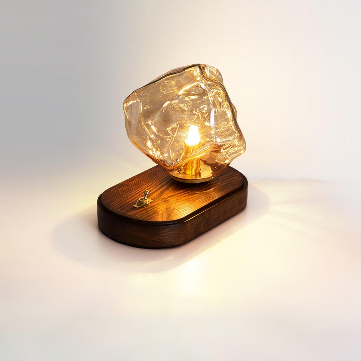 Maris Holzkunst-Tischleuchte