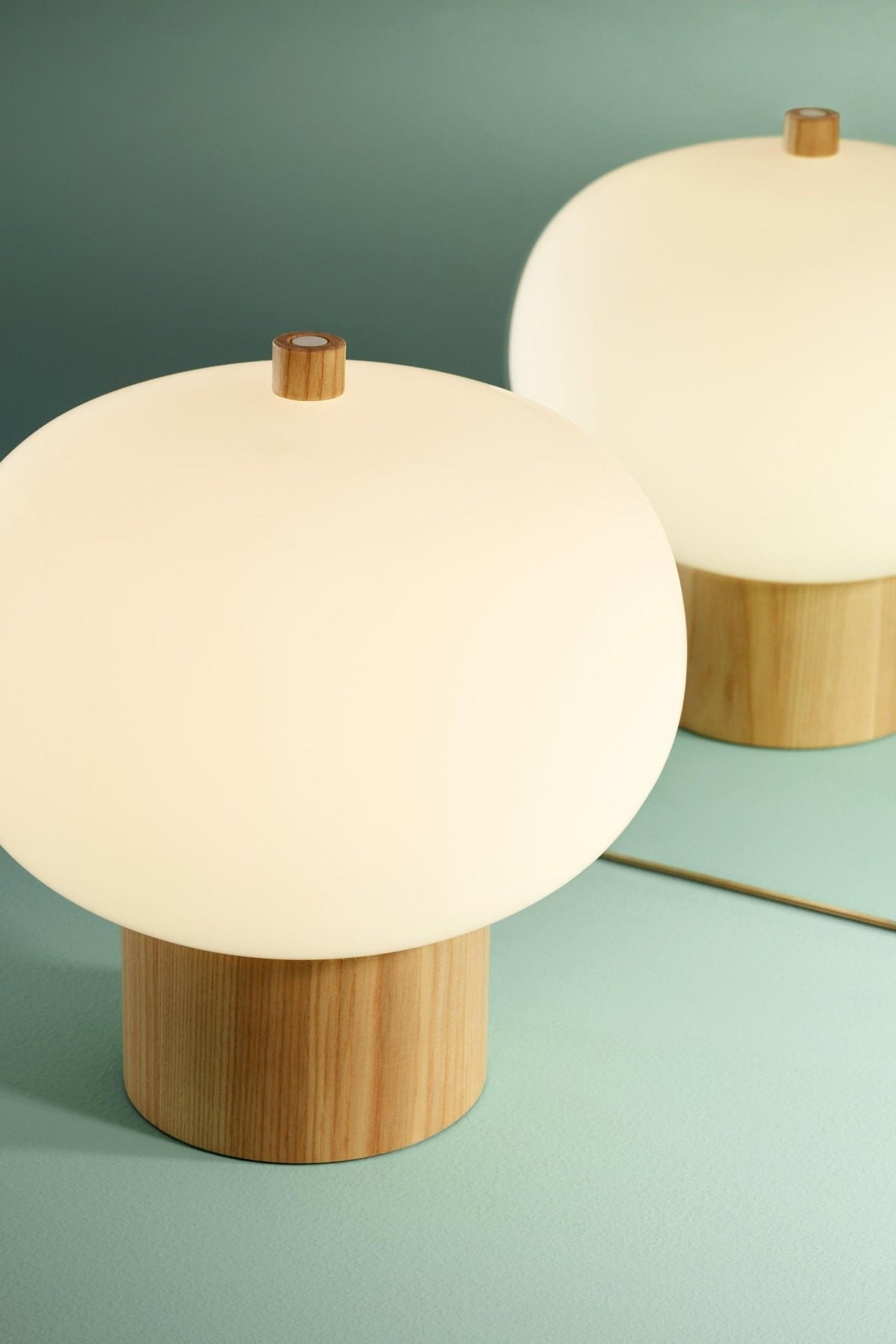 Jaldes Tischleuchte aus Holz und Glas
