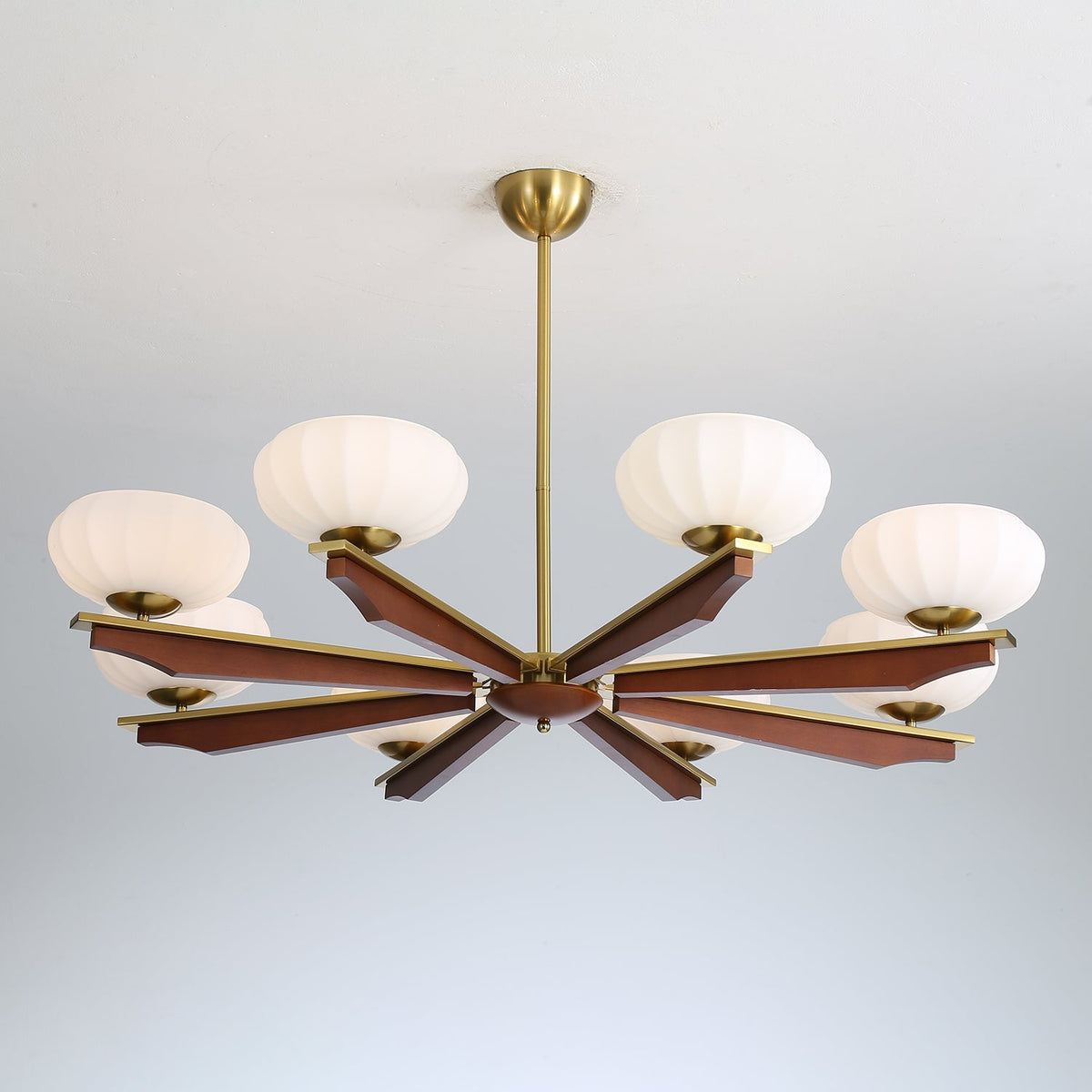 Uzoror Kronleuchter im traditionellen Stil mit Vintage-Holzaufsatz