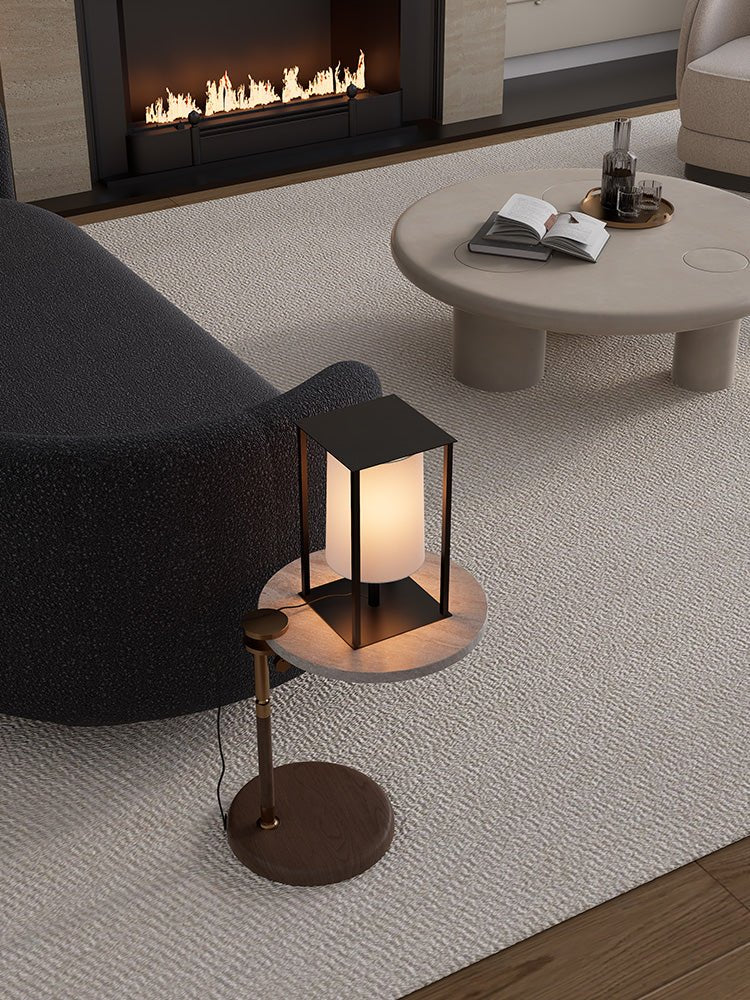 Miraine Käfig-Tischleuchte mit quadratischem Bronze-Rahmen und beigeem Trommelschirm im minimalistischen Wabi-Sabi-Stil
