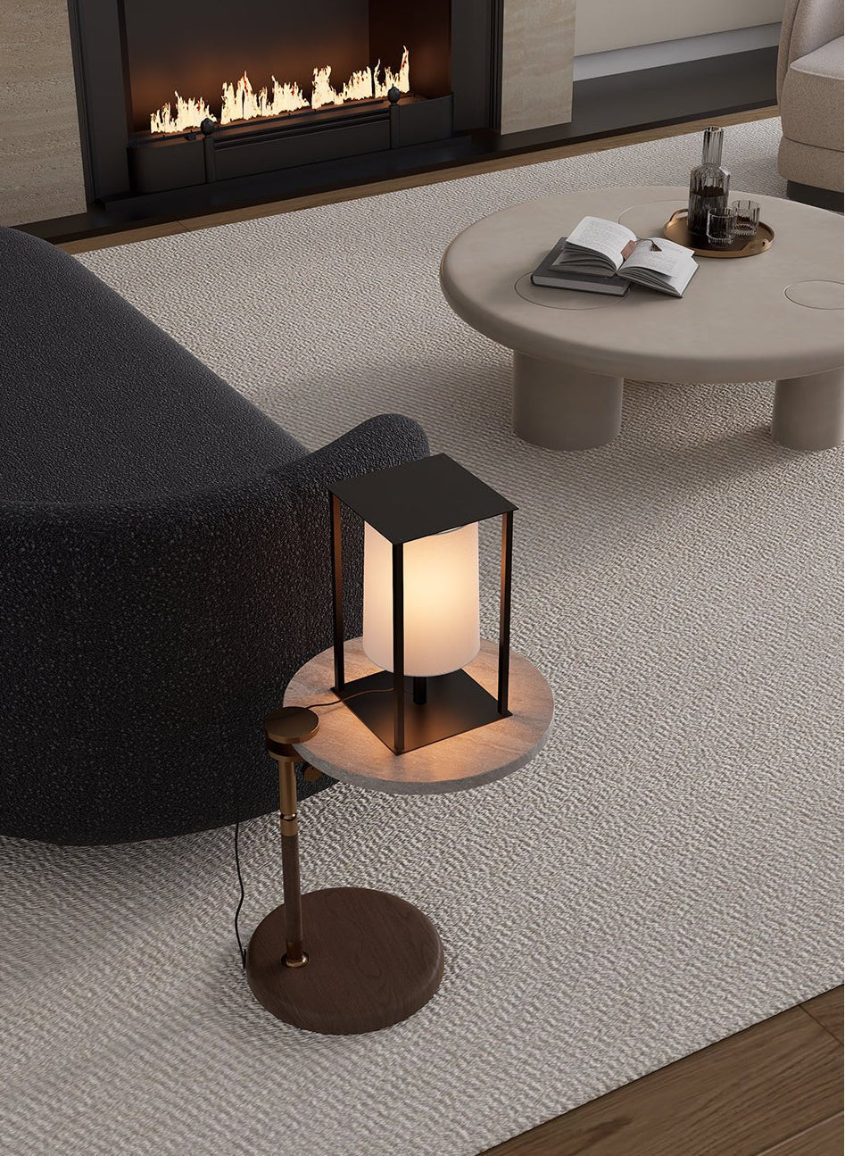 Miraine Käfig-Tischleuchte mit quadratischem Bronze-Rahmen und beigeem Trommelschirm im minimalistischen Wabi-Sabi-Stil
