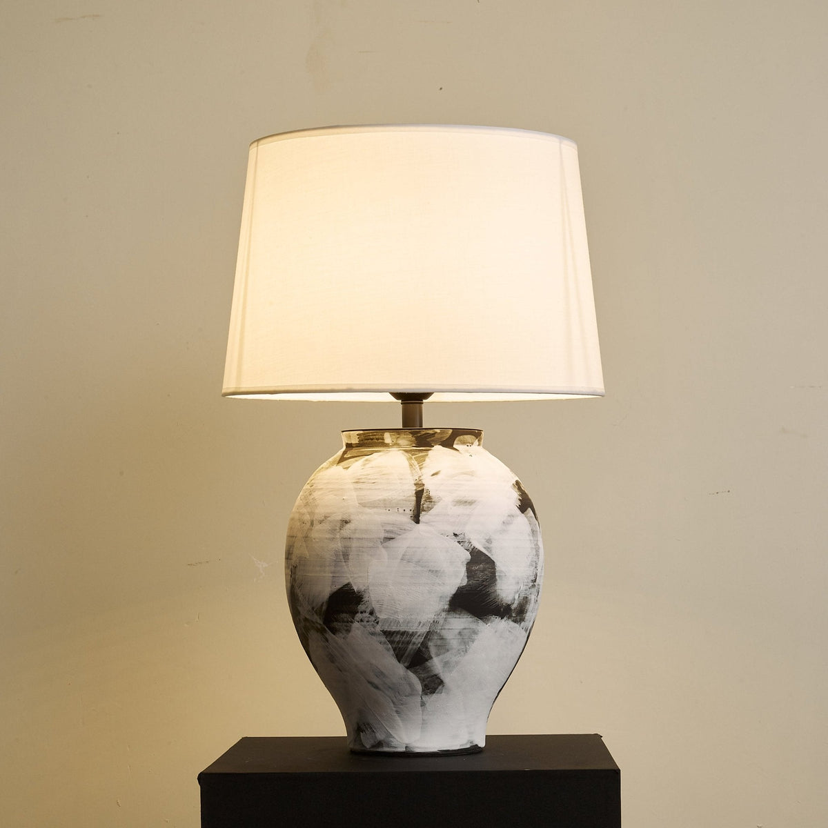 Brush Elegante Tischleuchte aus Keramik