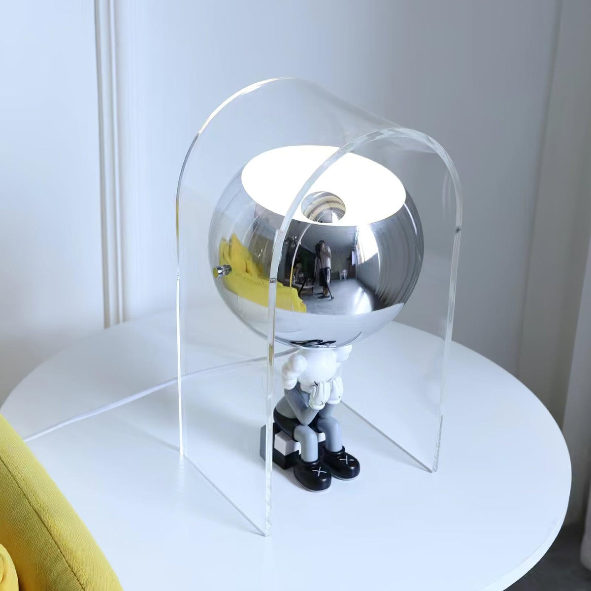 Tynza Edelstahl futuristische Tischleuchte