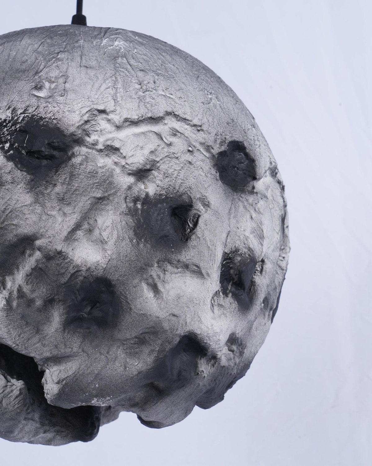 Ilphaara Irregular Planet Kunststoff-Pendelleuchte