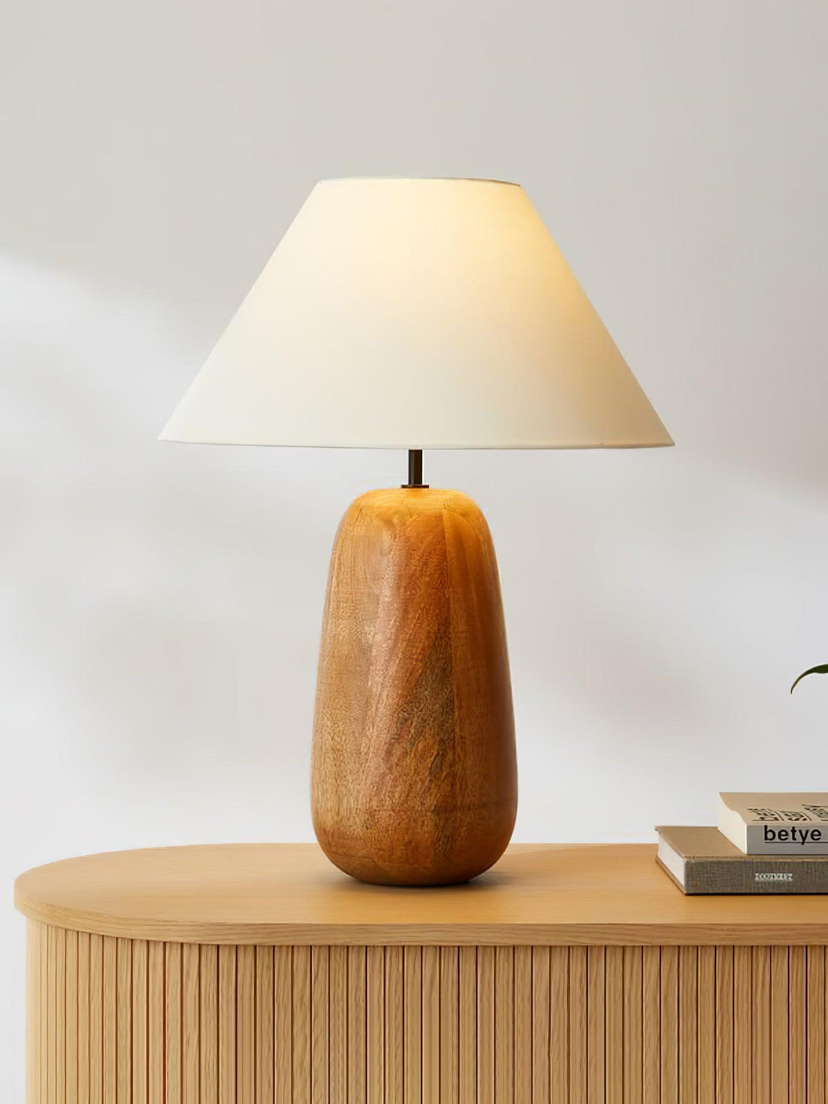 Syloraya zeitgenössische Tischleuchte aus Holz