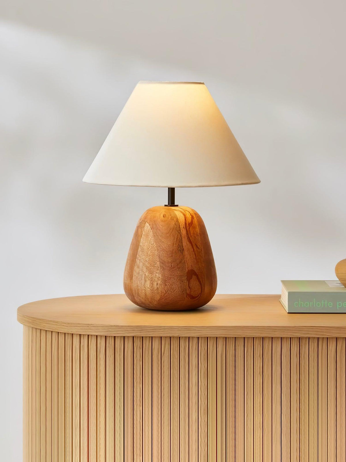 Syloraya zeitgenössische Tischleuchte aus Holz