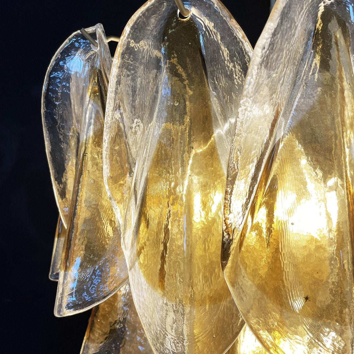 Vild Kronleuchter Isabella Gold Petal Layered