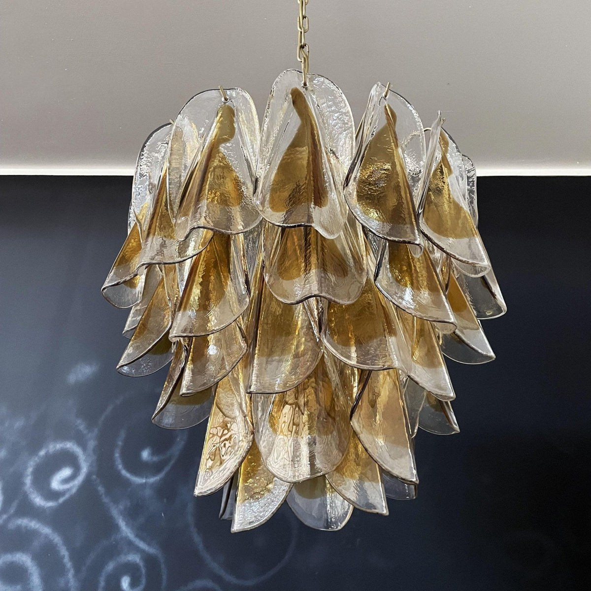 Vild Kronleuchter Isabella Gold Petal Layered