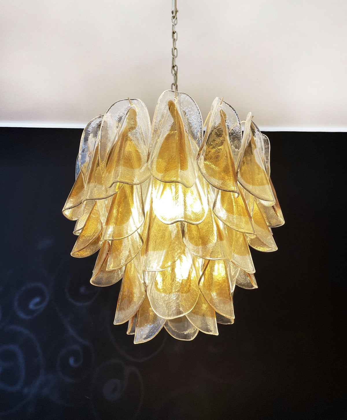 Vild Kronleuchter Isabella Gold Petal Layered