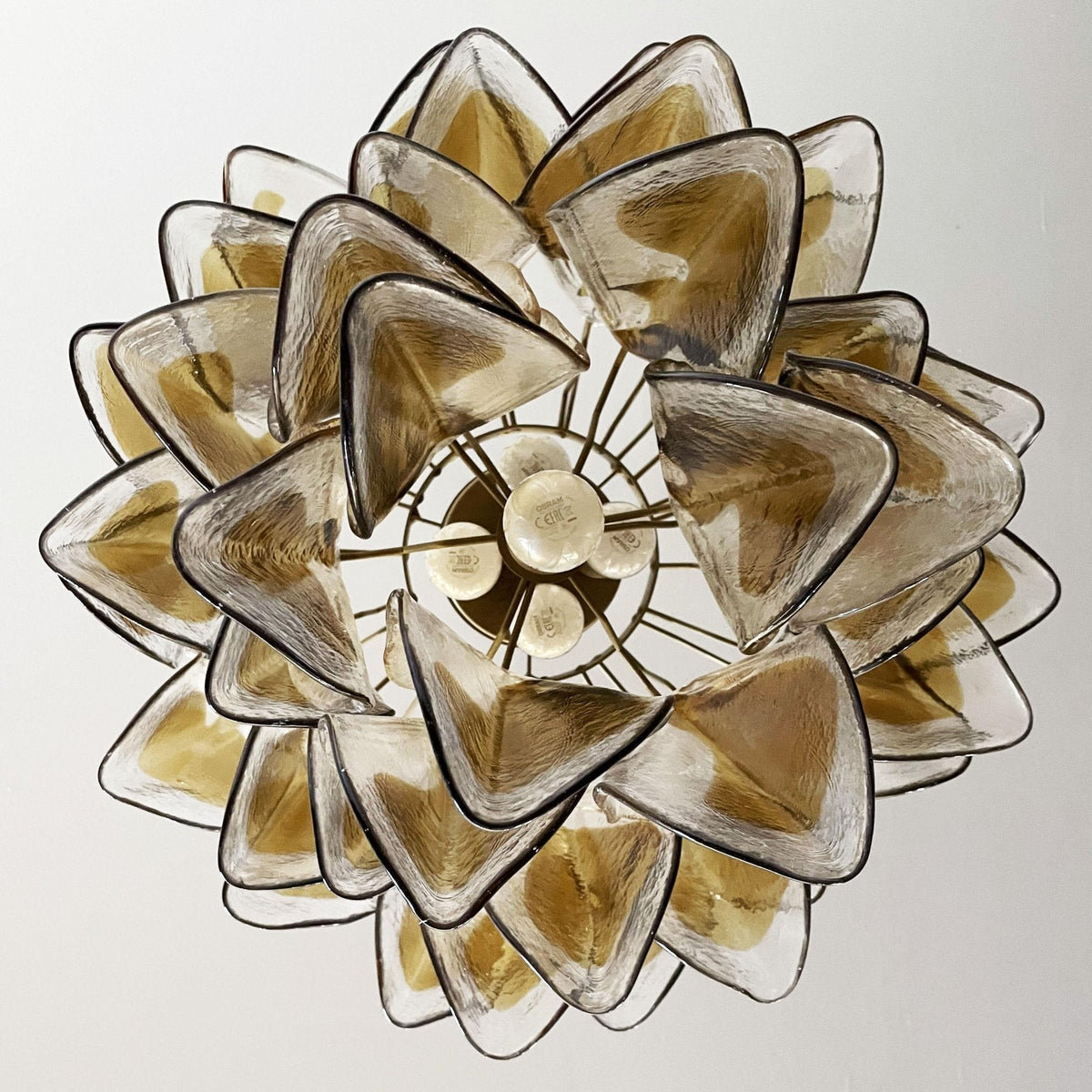 Vild Kronleuchter Isabella Gold Petal Layered