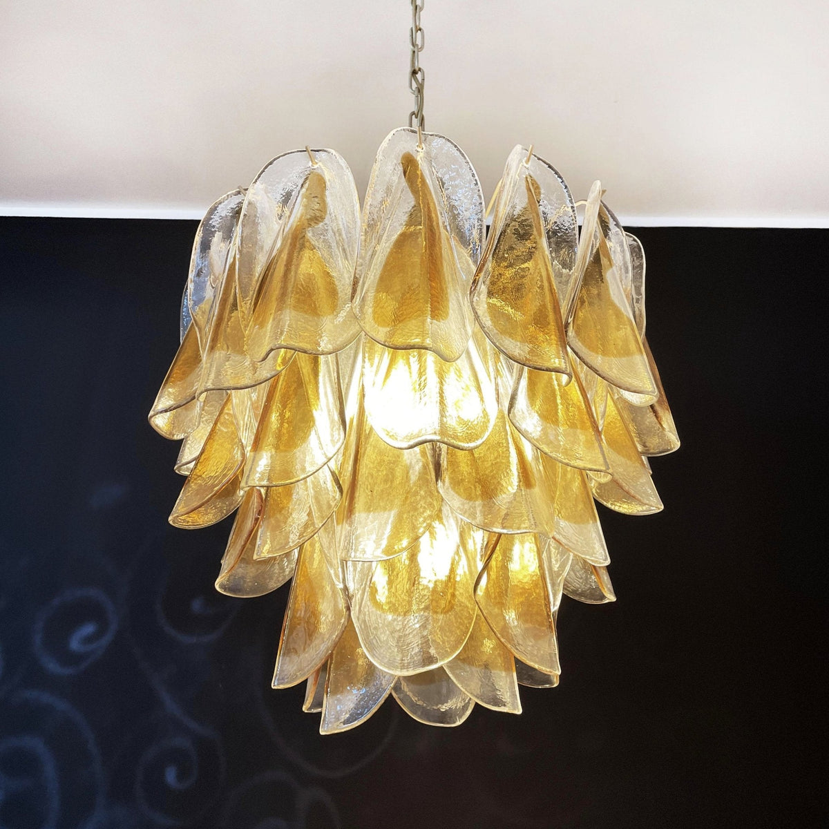 Vild Kronleuchter Isabella Gold Petal Layered