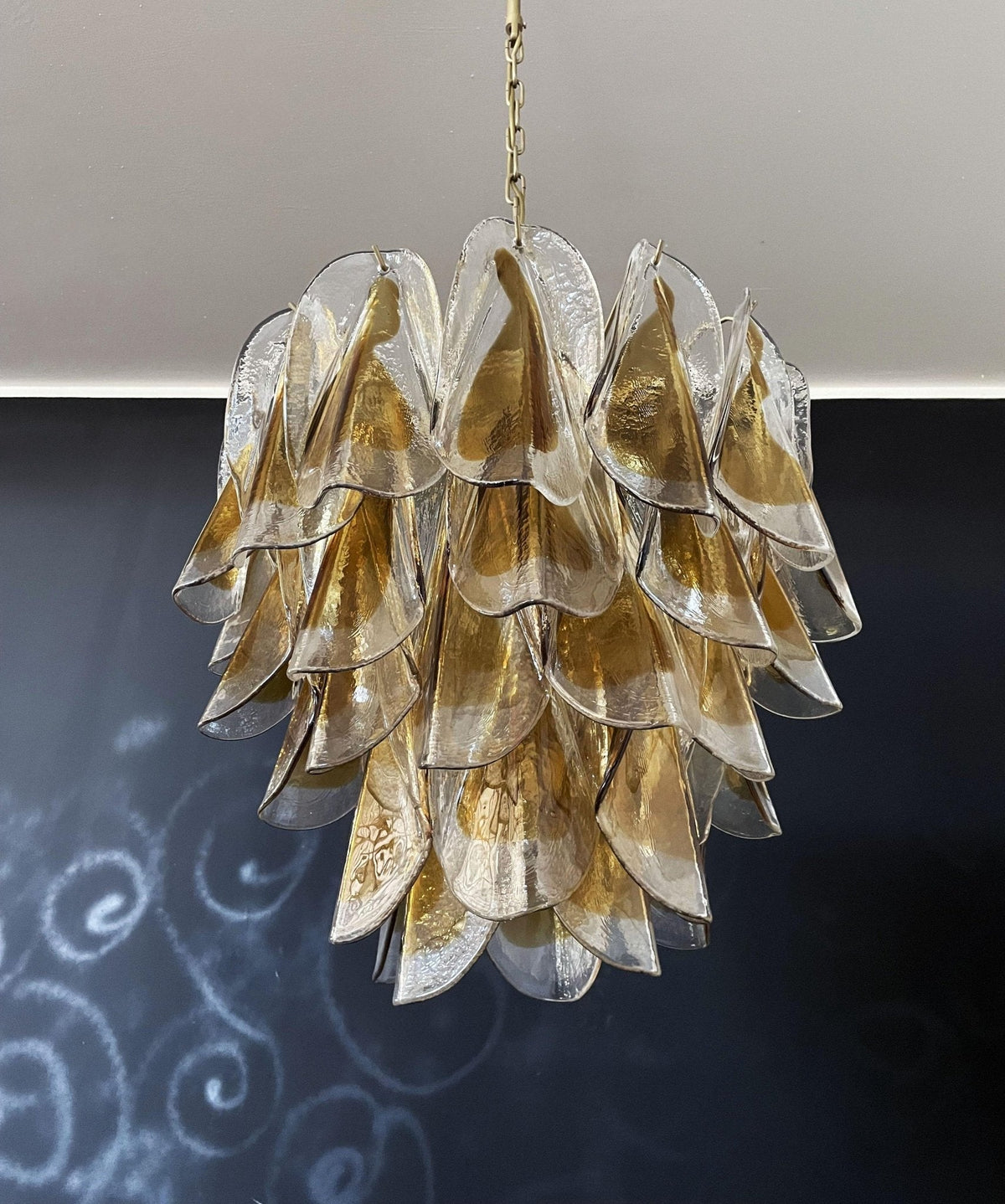 Vild Kronleuchter Isabella Gold Petal Layered