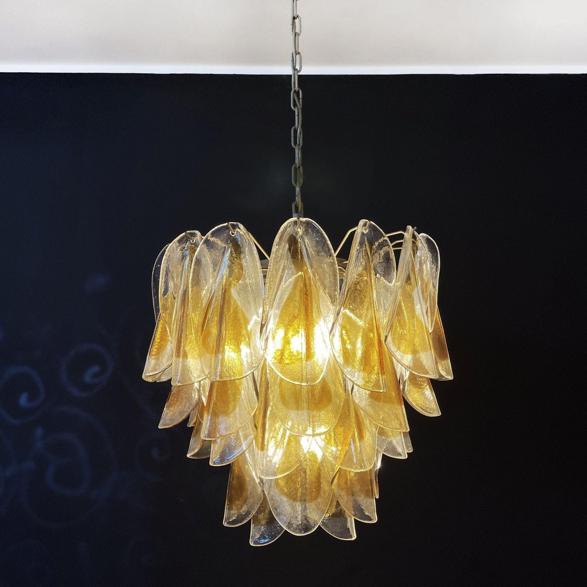 Vild Kronleuchter Isabella Gold Petal Layered