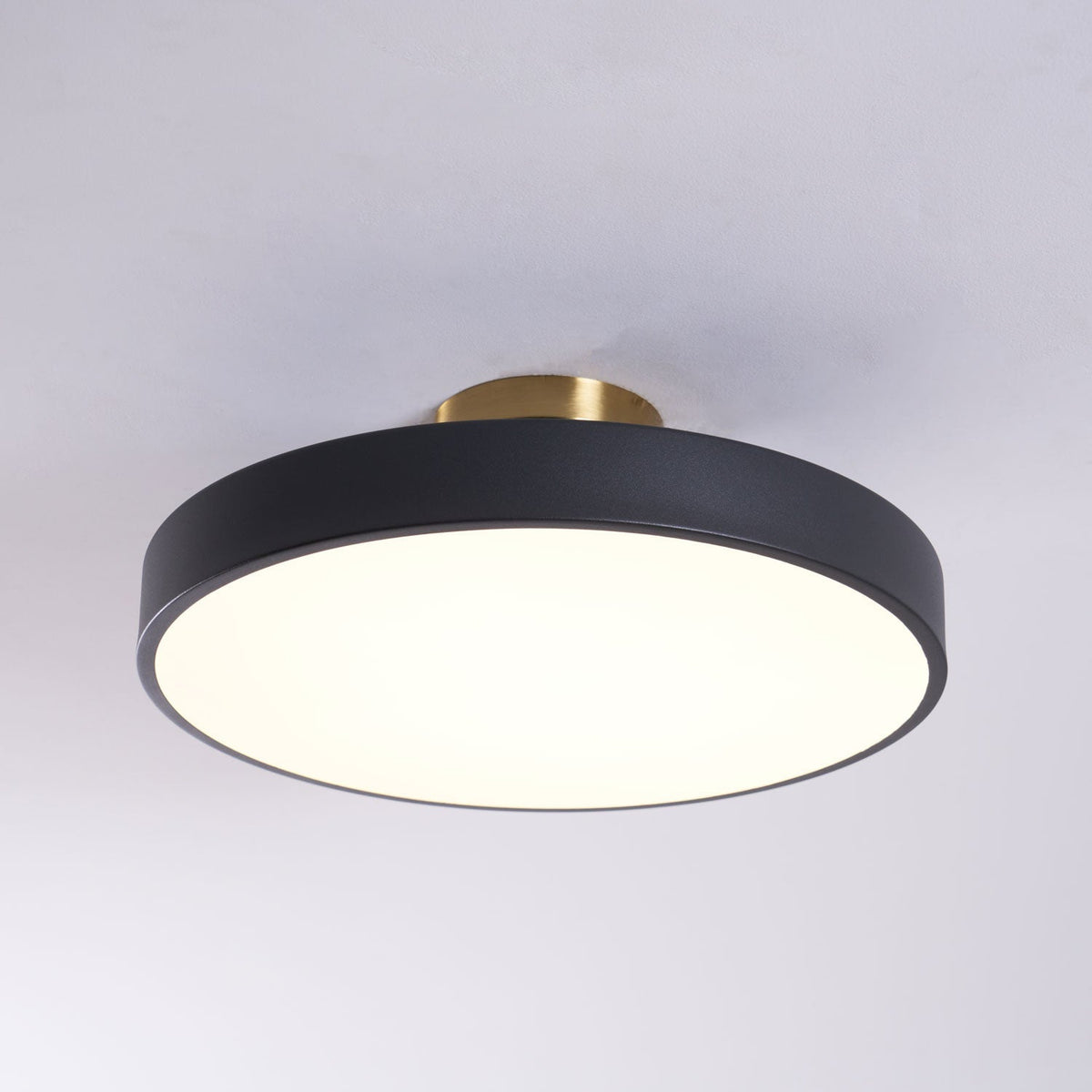 Aureiella flache Deckenleuchte Schwarz und Gold moderne Ausführung