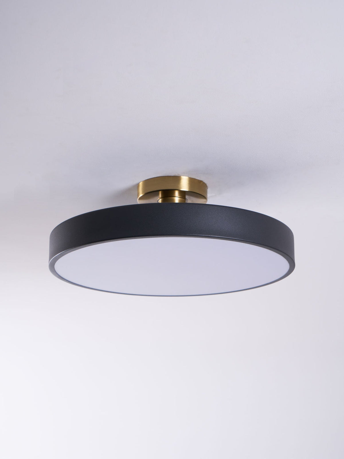 Aureiella flache Deckenleuchte Schwarz und Gold moderne Ausführung