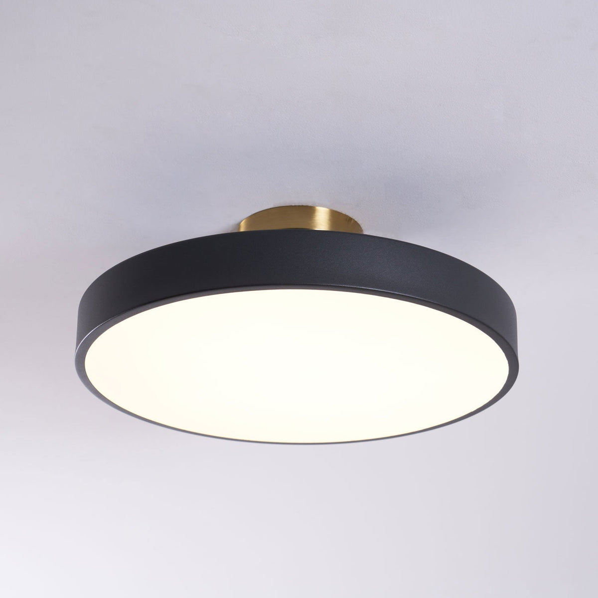 Aureiella flache Deckenleuchte Schwarz und Gold moderne Ausführung