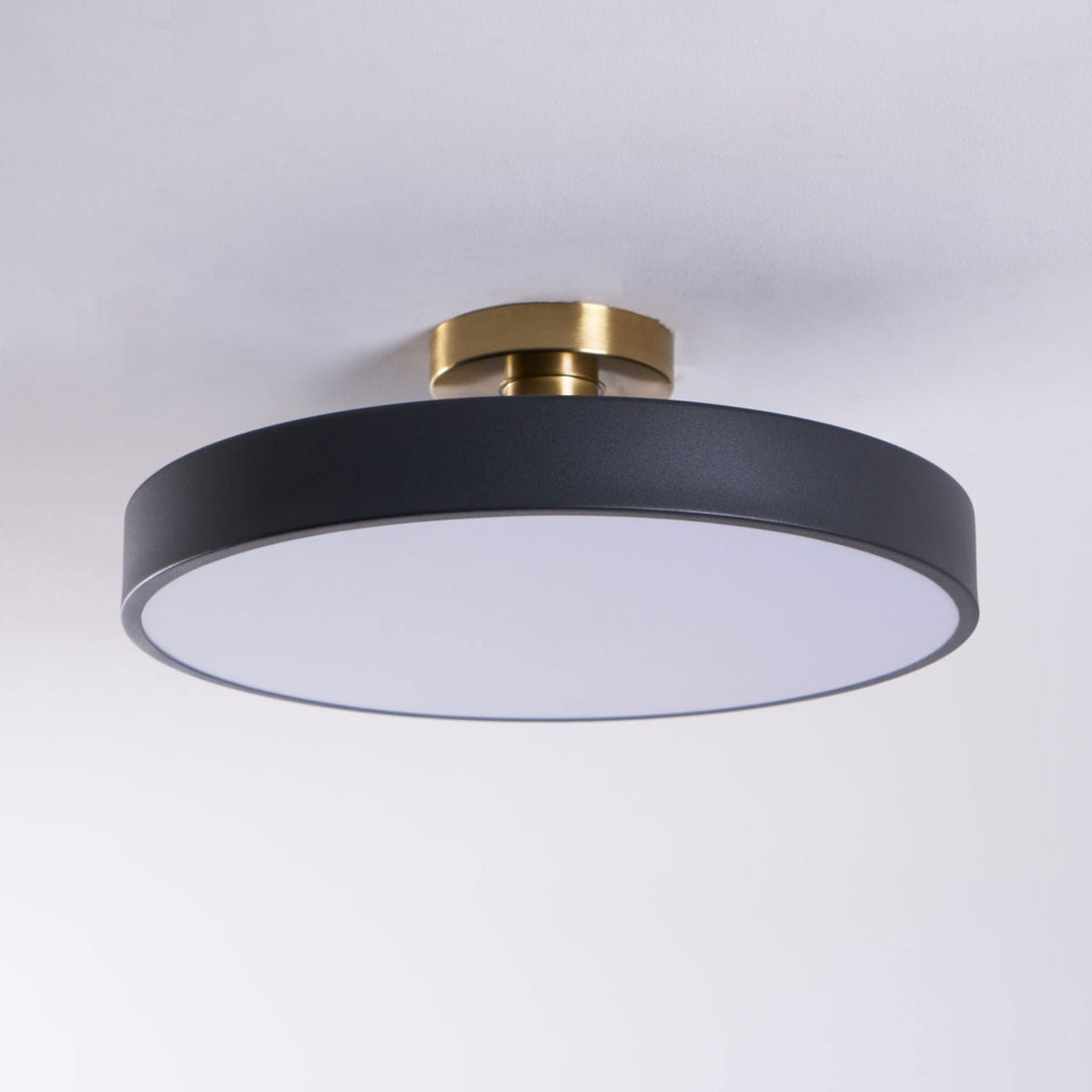 Aureiella flache Deckenleuchte Schwarz und Gold moderne Ausführung