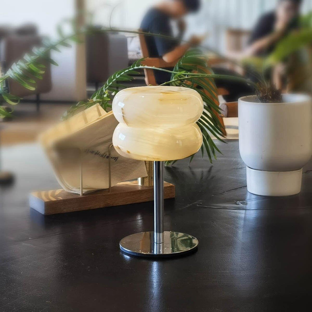 Nivaraine Tischleuchte aus Alabaster in Donut-Form