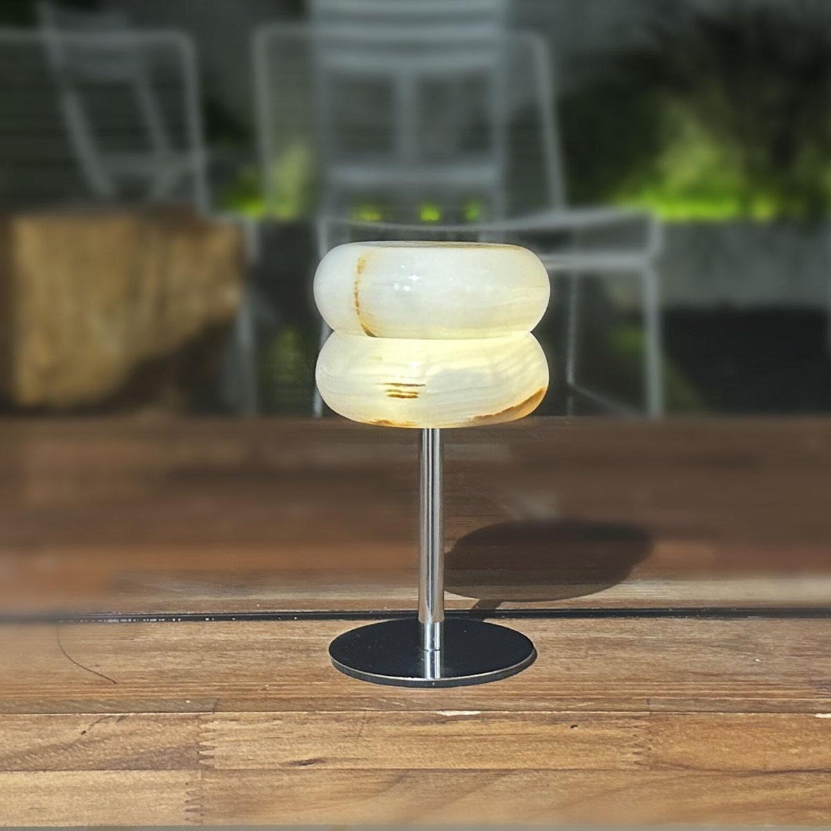 Nivaraine Tischleuchte aus Alabaster in Donut-Form