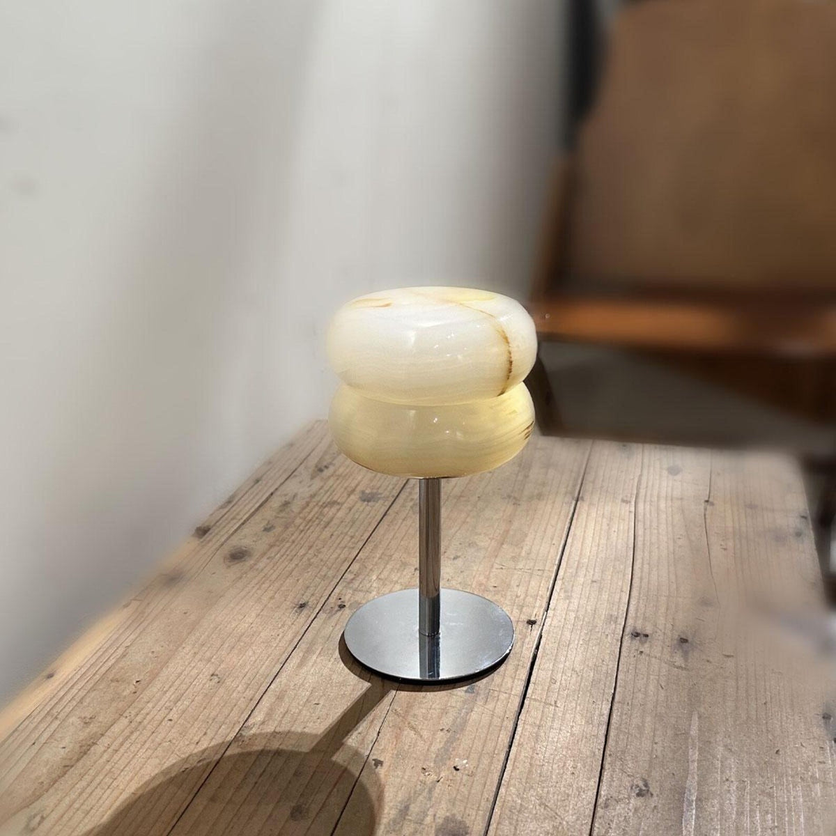 Nivaraine Tischleuchte aus Alabaster in Donut-Form