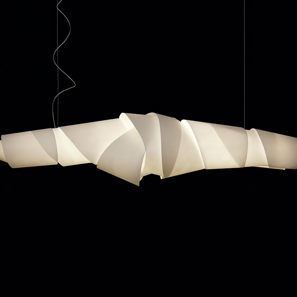 Ribbon Kronleuchter aus PVC im Spielvollen Stil
