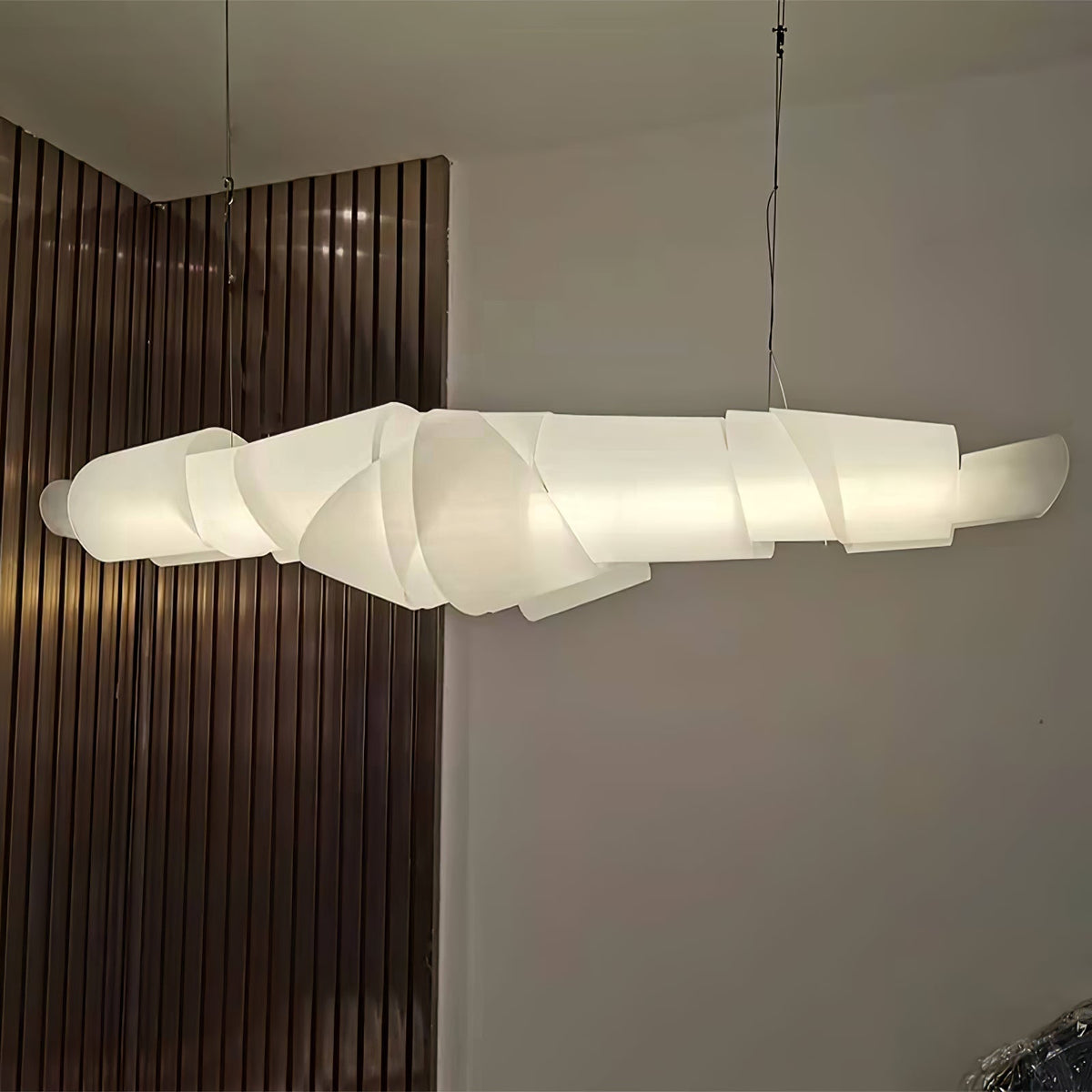 Ribbon Kronleuchter aus PVC im Spielvollen Stil