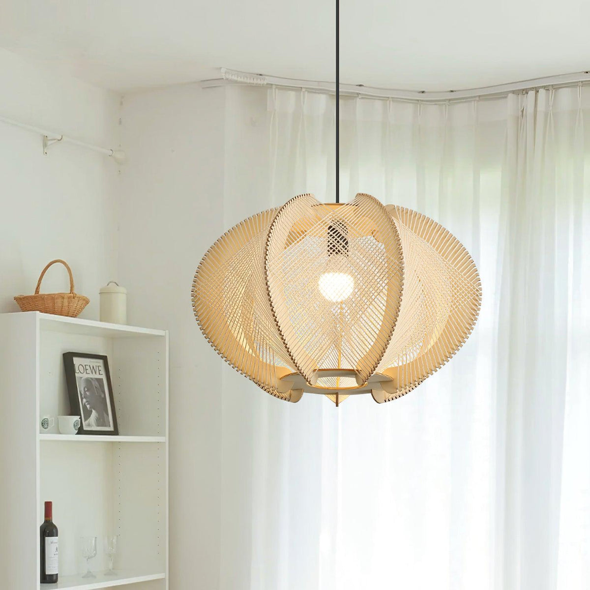 Vanto Pendelleuchte mit Stoff-Lampenschirm, Holzrahmen und Draht-Details